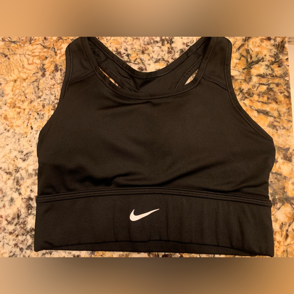 🥰SOLD🥰Black Nike padded sports bra. Size small.